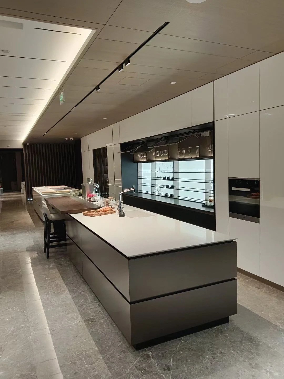 Poliform-Inspired Luxury Integrated Kitchen - Image 3