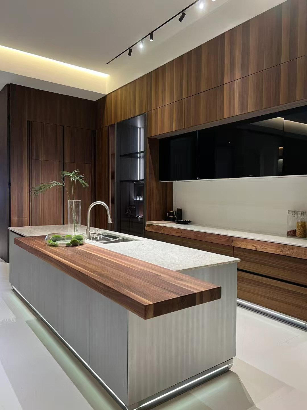 Dark wood custom kitchen Timeless Elegance - Image 3