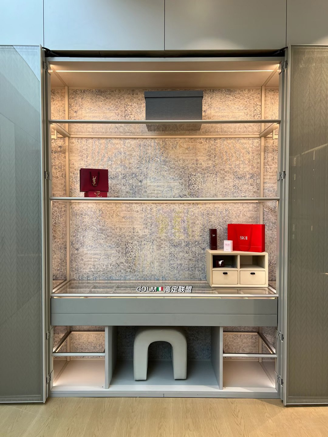 Integrated Walk-In Closet & Vanity - Image 9