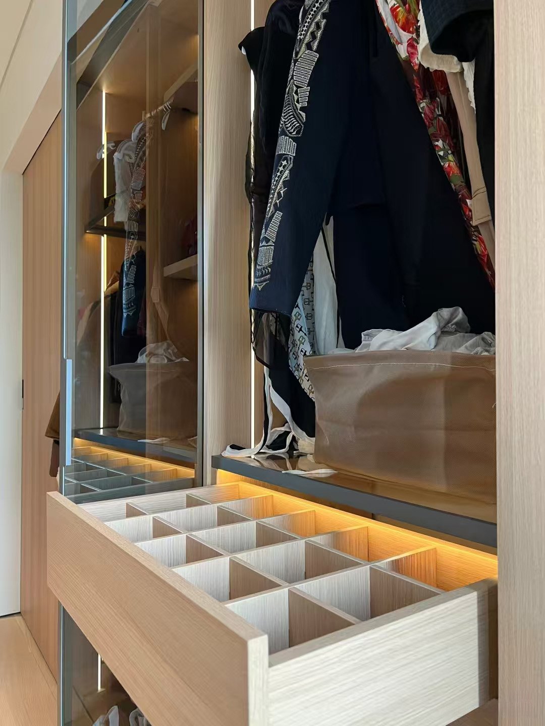 Porro-Style Master Bedroom Partition Wardrobe - Image 9