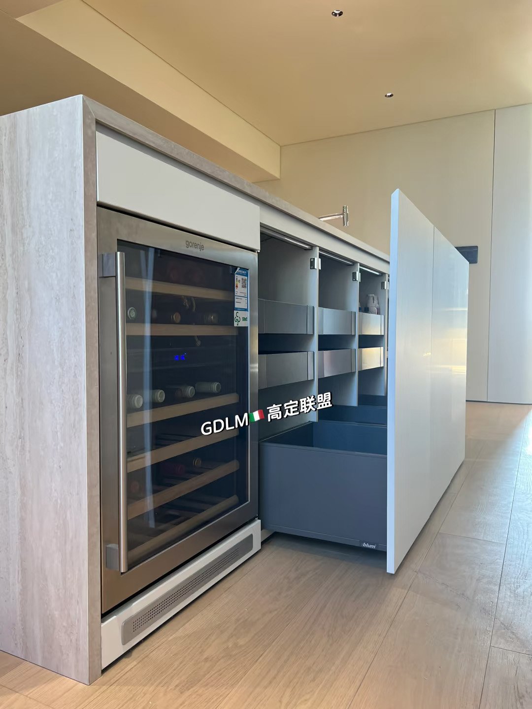 Cream white style kitchen system - Image 12