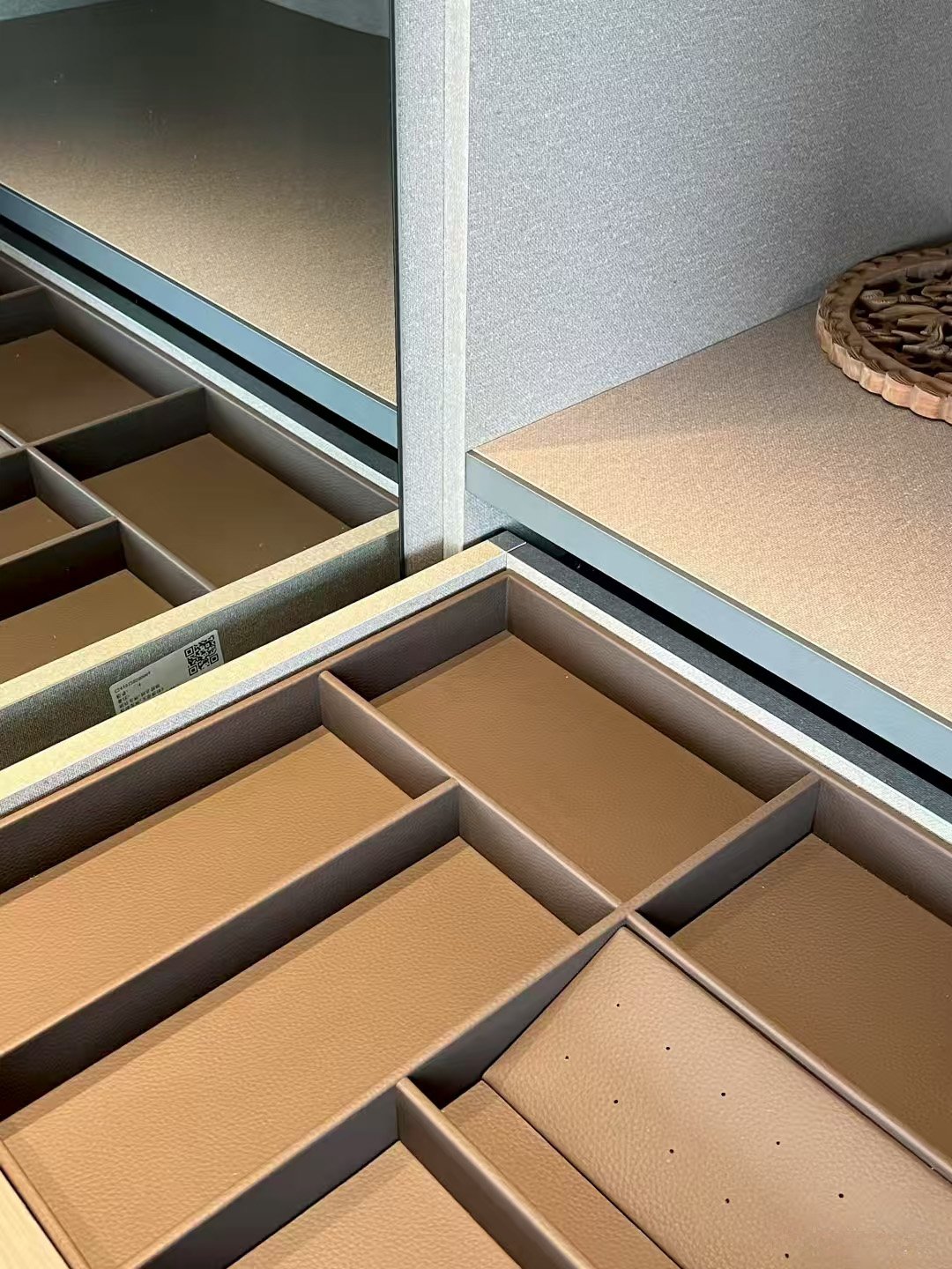 Minimalist Mirror Sliding Door Wardrobe - Image 12