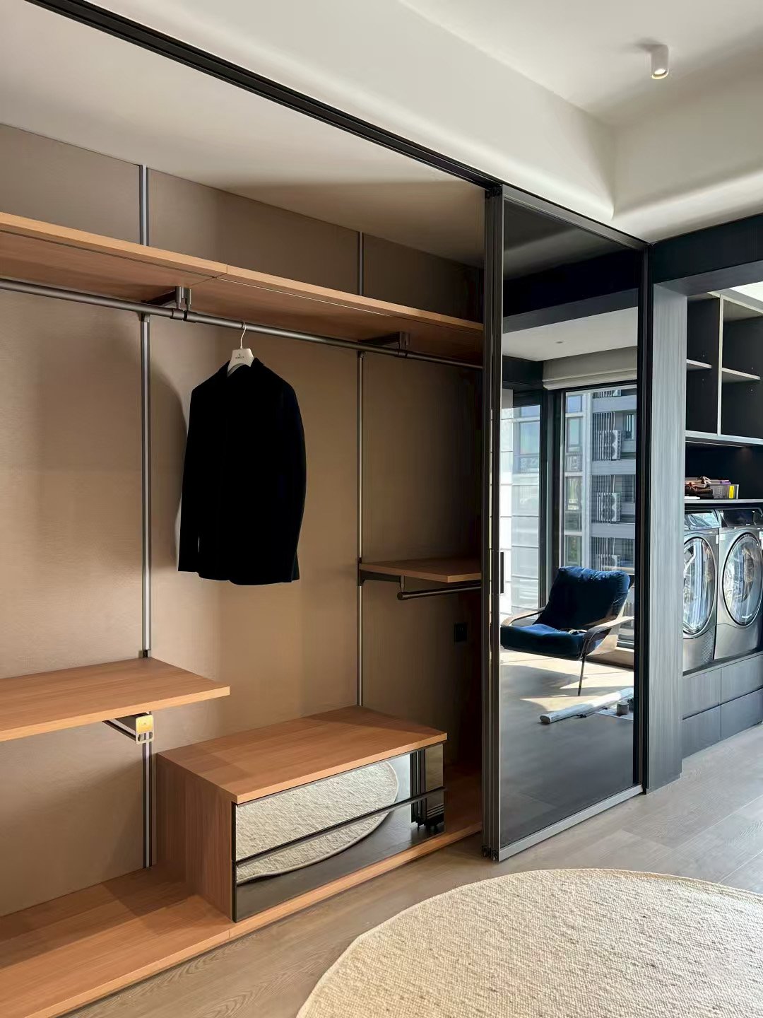 Modern Glass Sliding Door Walk-in Closet - Image 3