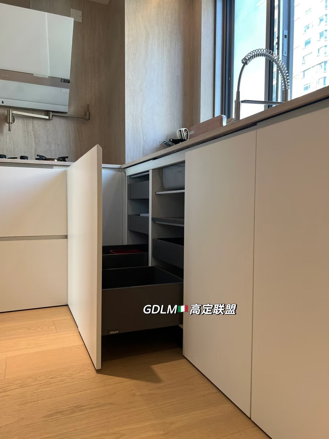 Cream white style kitchen system - Image 14