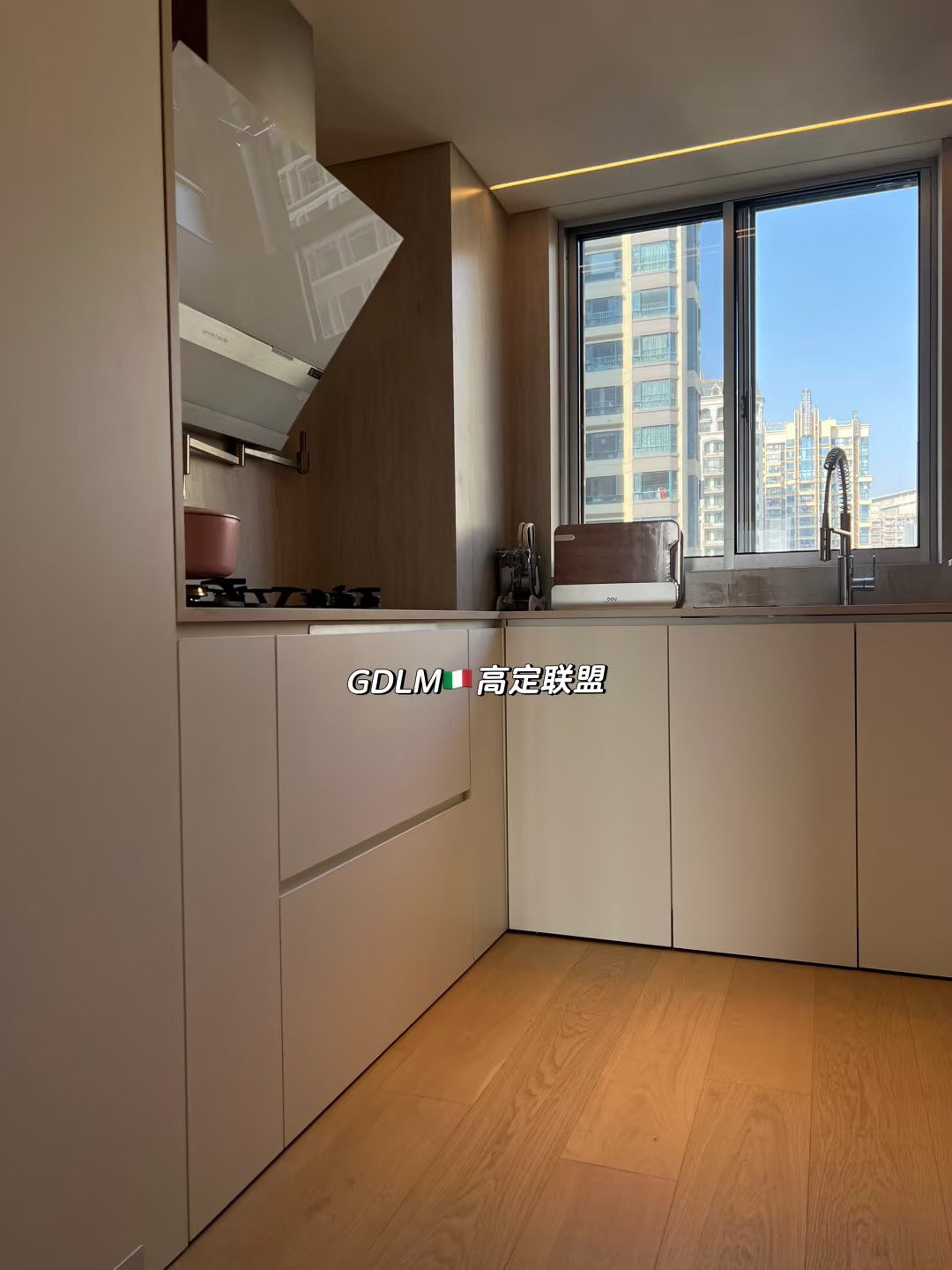 Cream white style kitchen system - Image 16