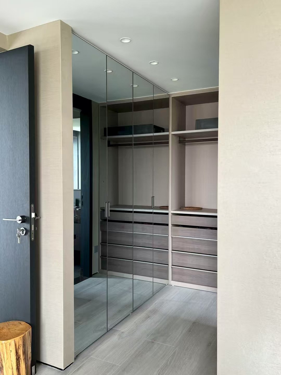 Minimalist Mirror Sliding Door Wardrobe - Image 4