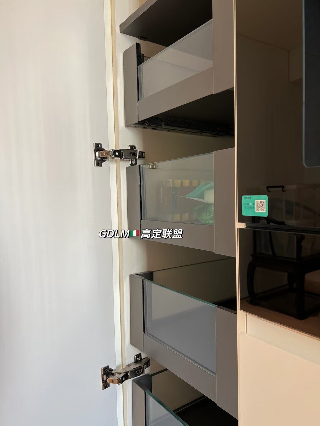 Cream white style kitchen system - Image 18