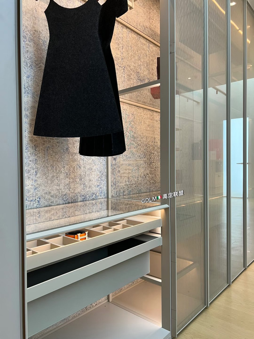 Integrated Walk-In Closet & Vanity - Image 15