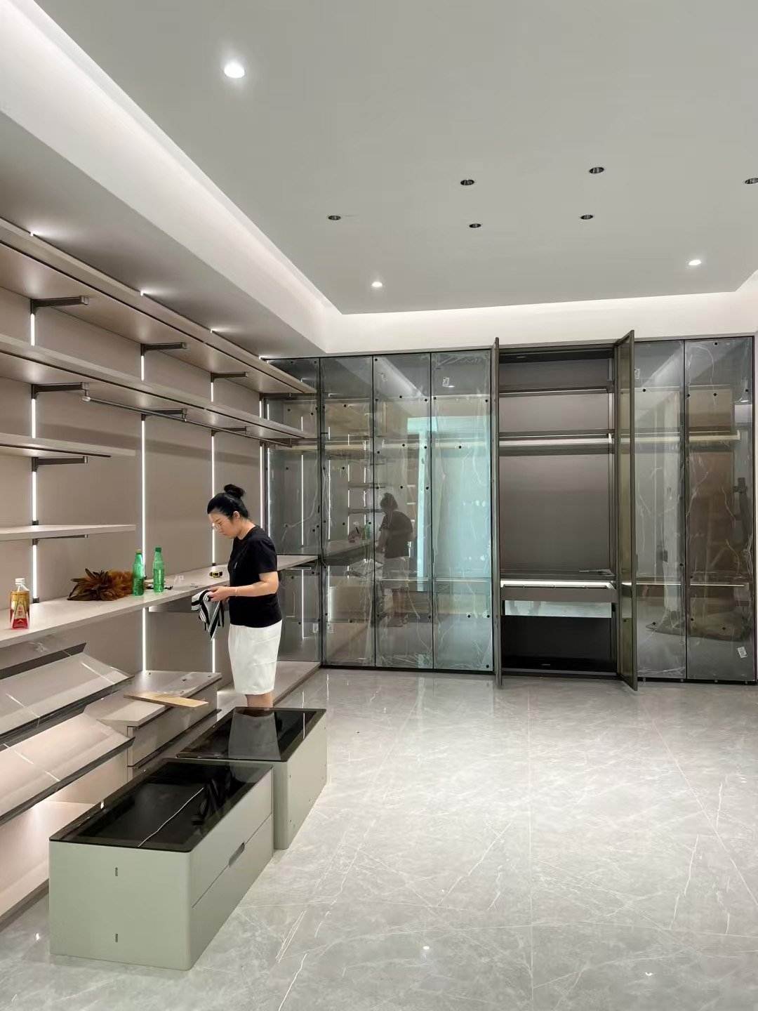 Luxury Glass & Metal Wardrobe System - Image 18