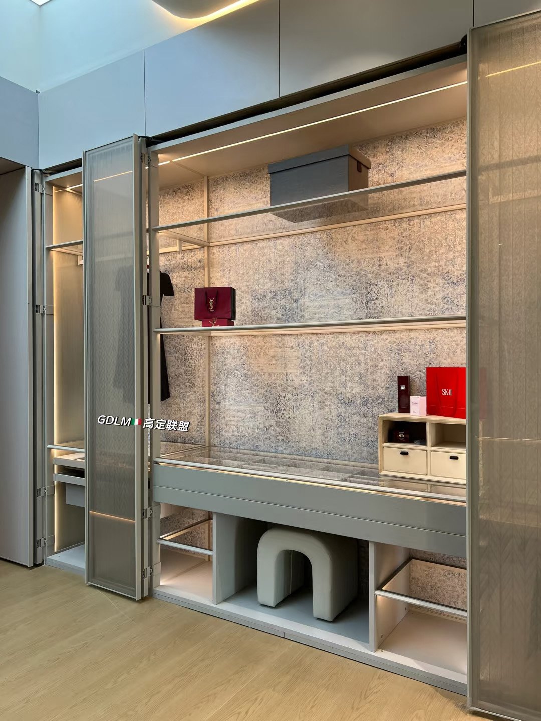 Integrated Walk-In Closet & Vanity - Image 4