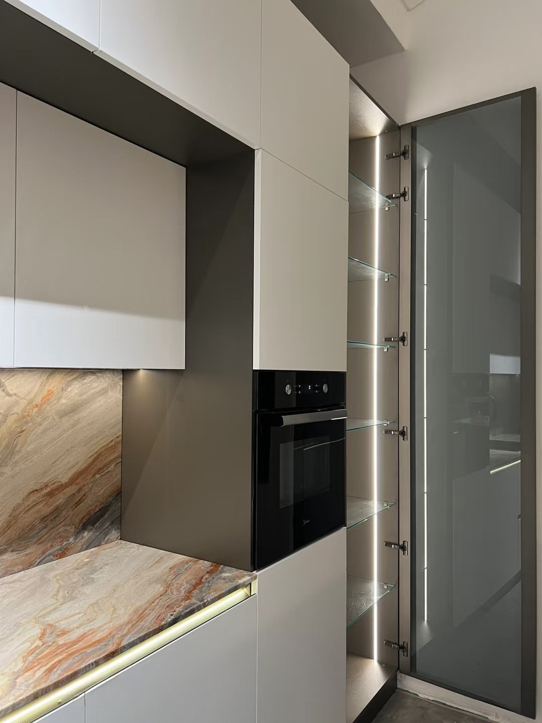 Luxury Custom Kitchen - Image 7