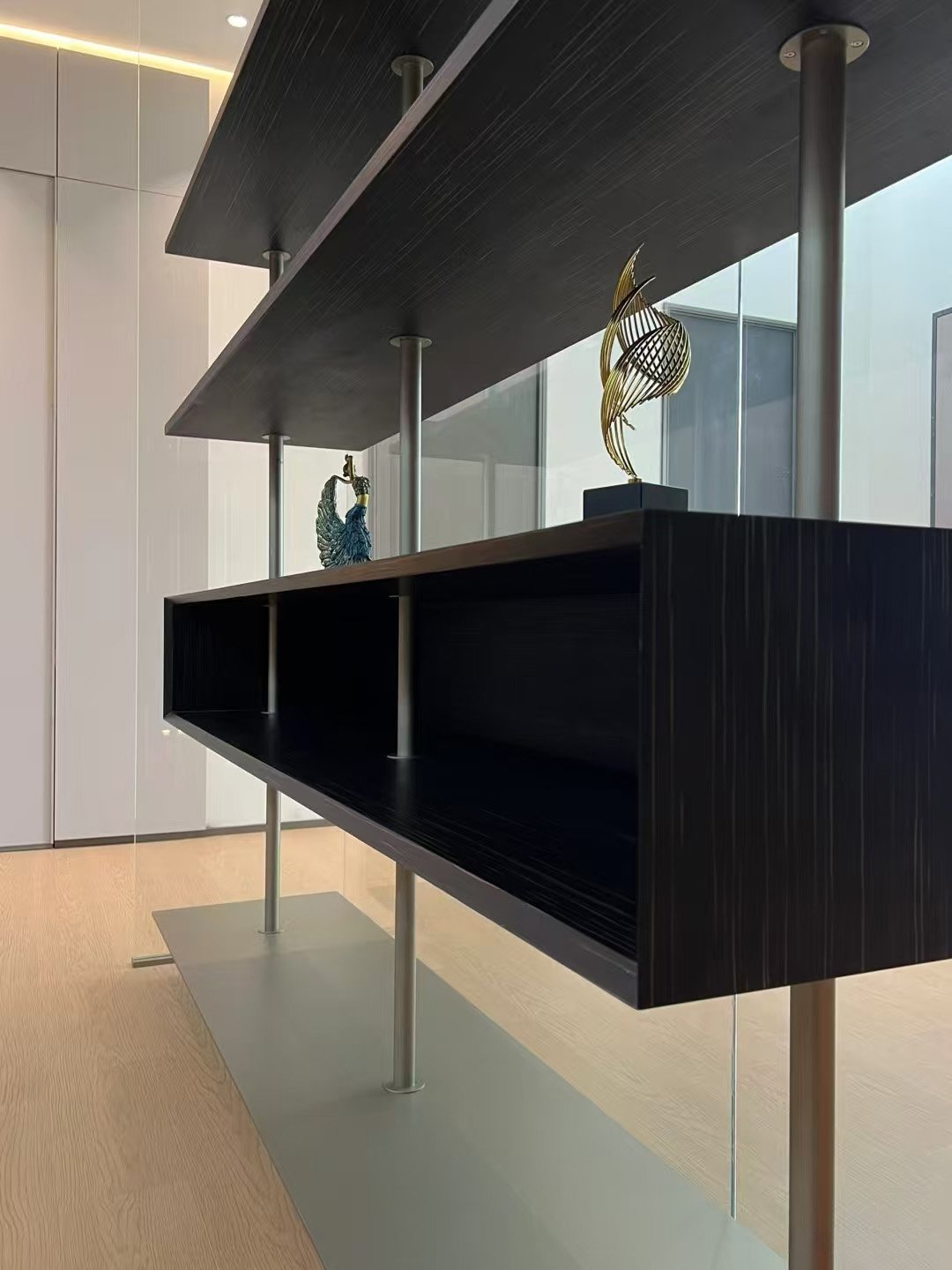 Italian Column Women Bag Display Cabinet - Image 8