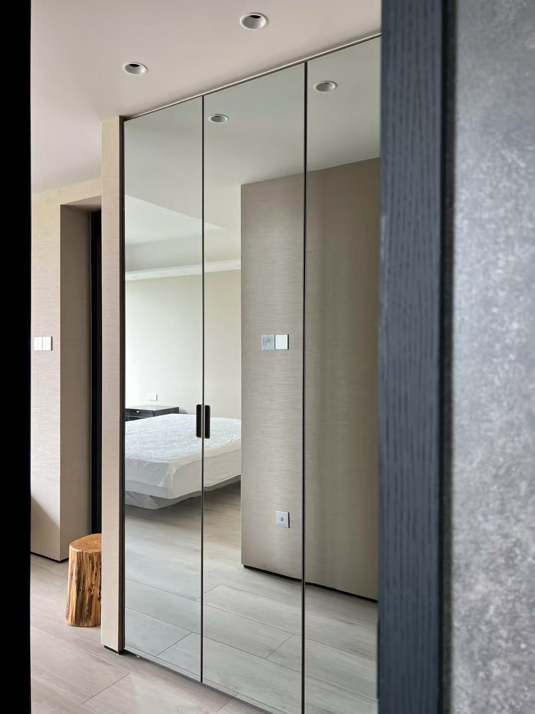 Minimalist Mirror Sliding Door Wardrobe - Image 9