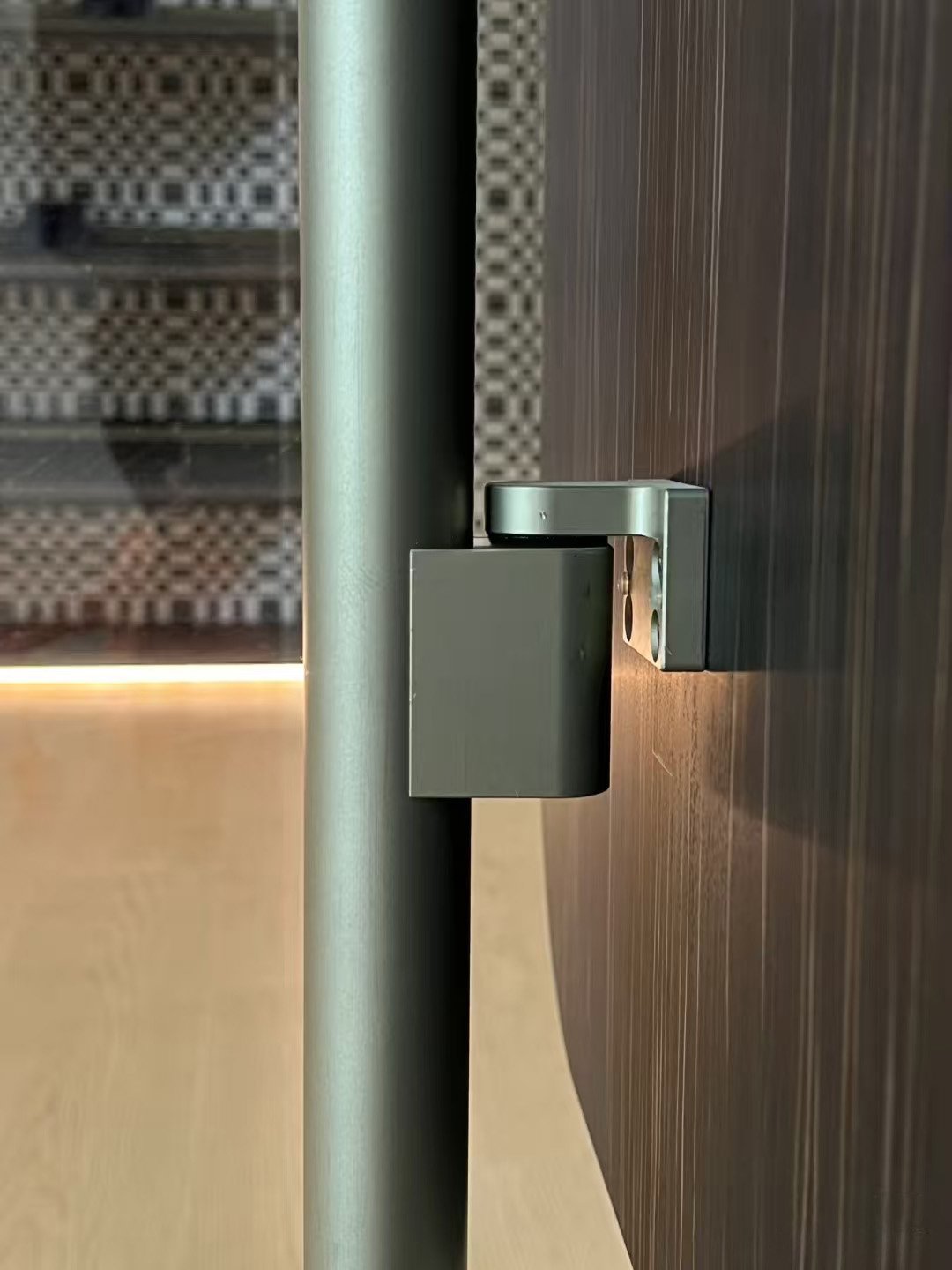 Italian Column Women Bag Display Cabinet - Image 6