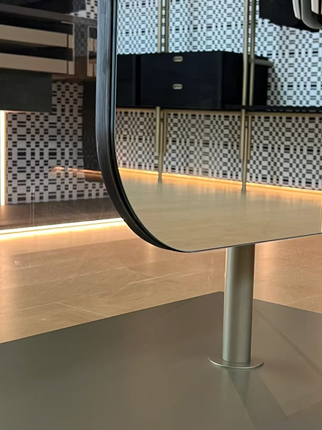 Italian Column Women Bag Display Cabinet - Image 7