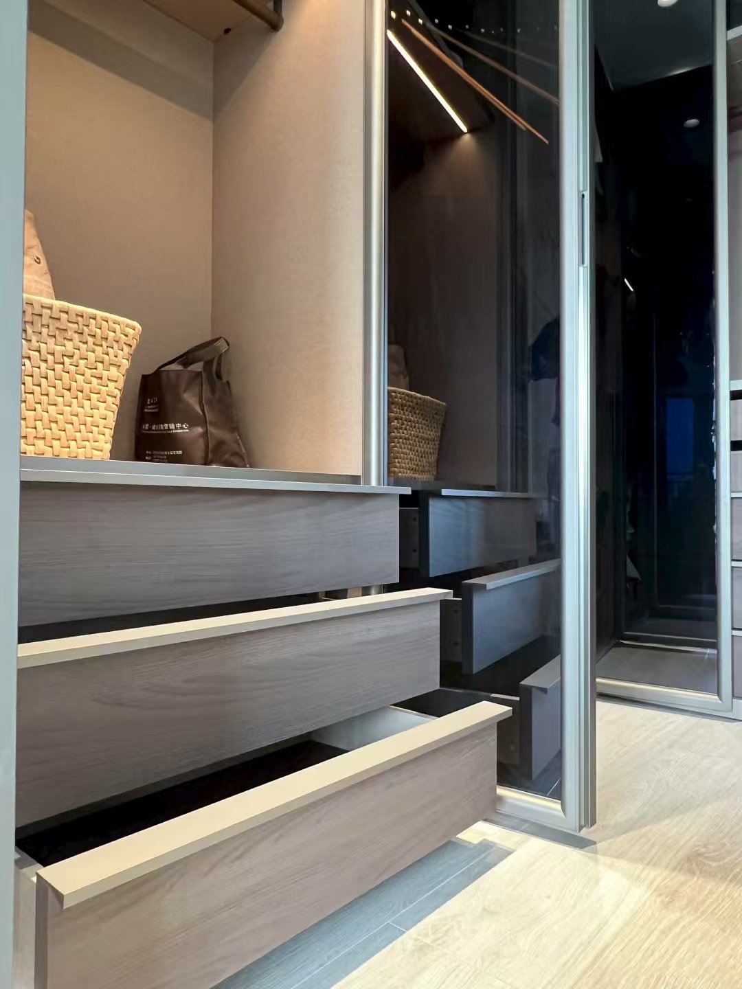 Minimalist Mirror Sliding Door Wardrobe - Image 5