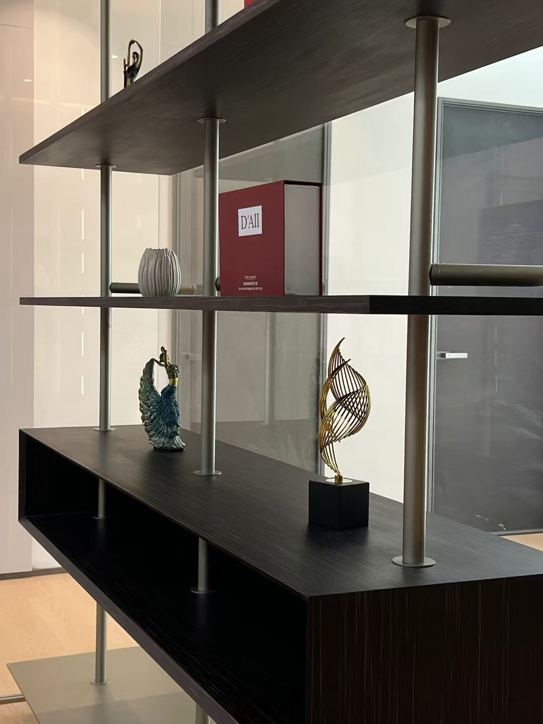 Italian Column Women Bag Display Cabinet - Image 5