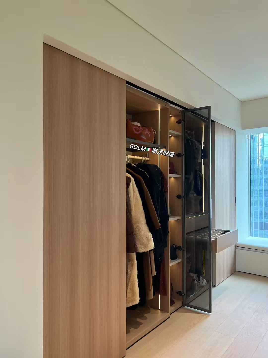 Porro-Style Master Bedroom Partition Wardrobe - Image 5