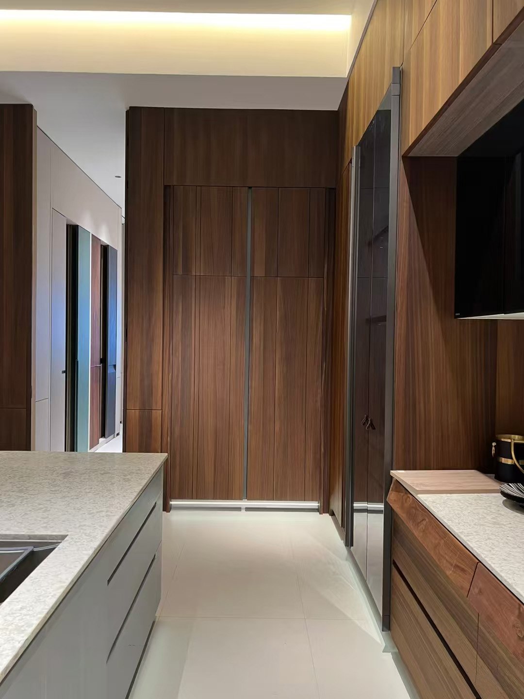 Dark wood custom kitchen Timeless Elegance - Image 12