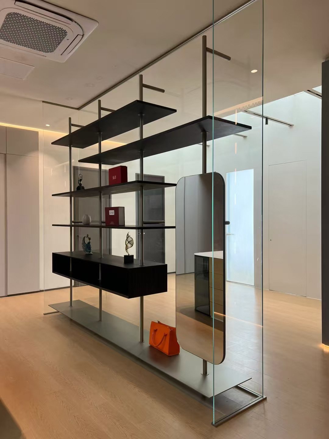 Italian Column Women Bag Display Cabinet - Image 3